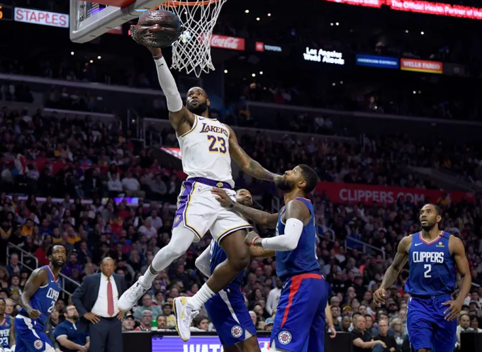 ThomasHighway3's tweet photo. @IglooMano @ClipsFanSince78 @FrankScheidell Wholly $HIT 😲 PG13 resorting to grabbing LBJ’s crank while getting posterized  and Auntie Bernice getting slammed as Kawhi can only helplessly watch😭😭 https://t.co/55tL2qyRWY