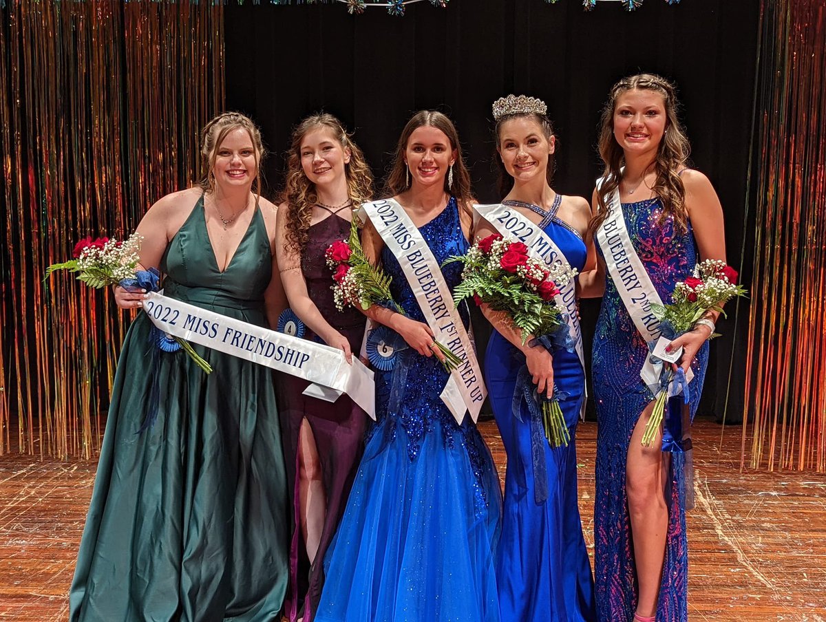 Hank would love to congratulate Rilynn Ames for being our new Miss Blueberry!
The Court is 
1st Runner Up: Kekiana Haines
2nd Runner Up: Brooke Vermillion
Miss Friendship (tie): Rachel Jacobs and Lillian Petz
Congratulations girls, have fun representing the Blueberry Festival!