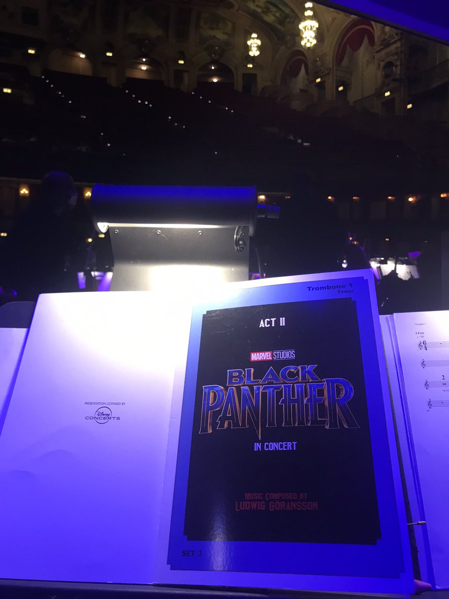 graymare16's tweet image. It’s always something else to be on this side at a place like the Chicago Theater