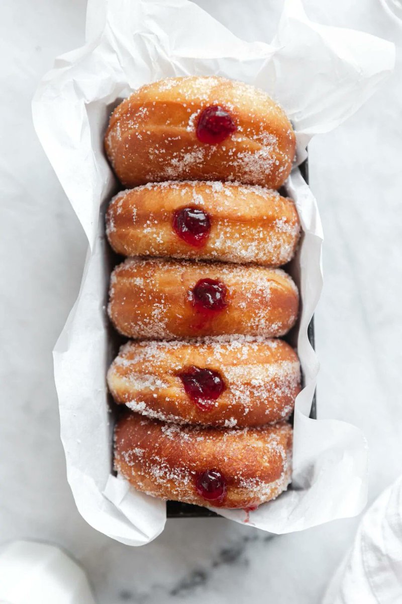DreamyTechGirl's tweet photo. CLASSIC JELLY DONUTS! recipe @ https://t.co/OUO3KfSxgL https://t.co/R6TyR1t5ct