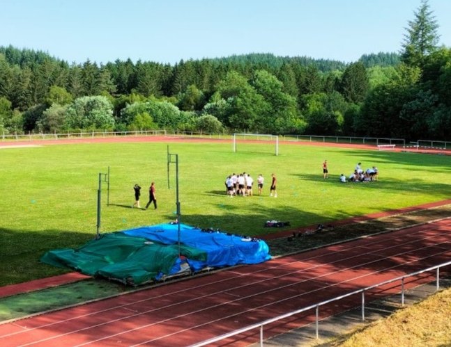 DSDEN19's tweet photo. #SNU de la Corrèze. Activités sportives (football, rugby...) et course d orientation pour la 1ère et 3ème compagnie du centre de Bugeat. https://t.co/xGzNOQX2a6