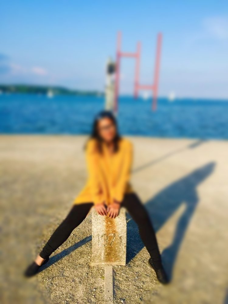 3 countries, 1 day 🥰 Breakfast/check out in Innsbruck then off to Kontanz to stroll &amp; do mandatory selfie at the borders.  Right foot (no socks) in Grenzbach Germany, left (with black sock) in Tagermoos, Switzerland with the Rhine as the backdrop. #LabogenicShot😂🥰