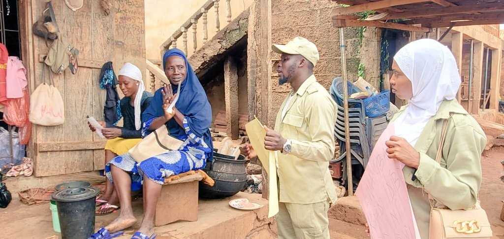 Obarry001's tweet photo. INEC Ambassadors educating the public about the Forth coming Election
Irepodun_cds
#OsunDecides2022 
#INEC https://t.co/Am52TsVBP8