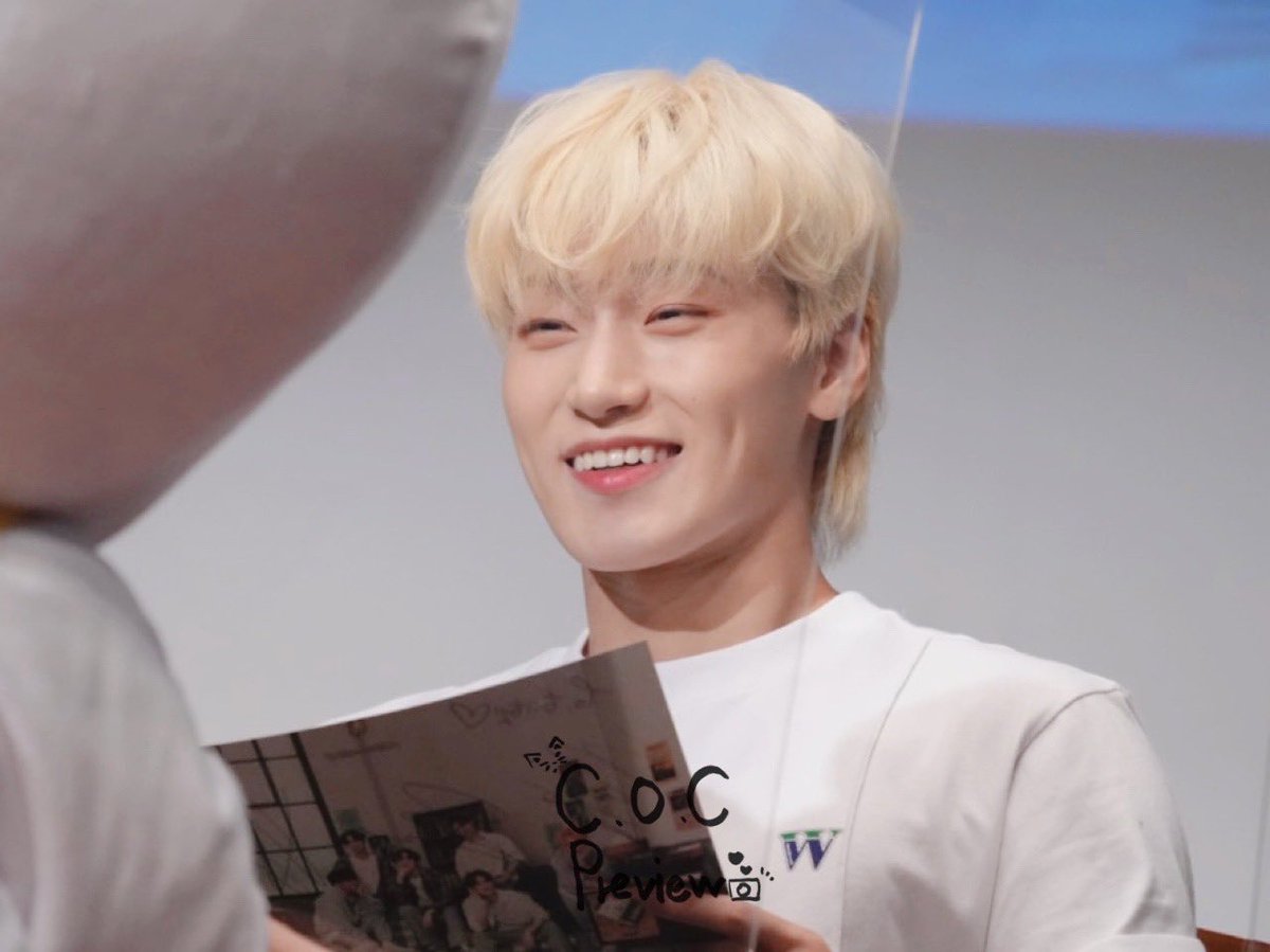 COC_0710's tweet photo. 220619 헤헷몬만나서 좋아죽는 아기 #ATEEZ  #SAN #최산 https://t.co/ZkUvrXl5qZ