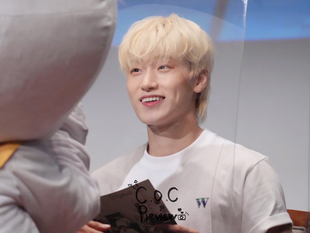 COC_0710's tweet photo. 220619 헤헷몬만나서 좋아죽는 아기 #ATEEZ  #SAN #최산 https://t.co/ZkUvrXl5qZ