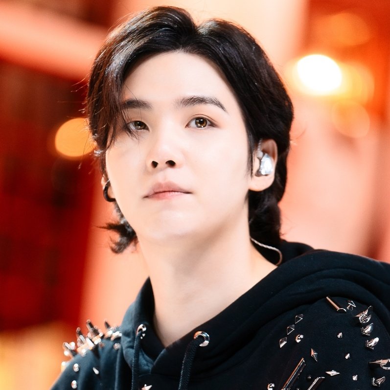 CloutNewsMedia's tweet photo. SUGA is adorable in new pictures from SBS Inkigayo ❤️✨

#suga #minyoongi #yoongi #bts https://t.co/j8BjvSafa0