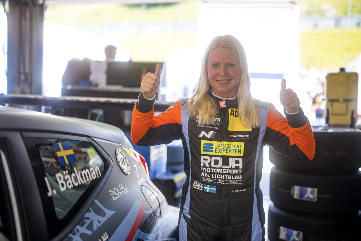 SID_Marketing's tweet photo. .@jessbackman von #ROJAMotorsport sicherte sich die Pole für das 2. Rennen der @ADAC #TCRGermany auf dem Salzburgring vor #MartinAndersen + @SzymonLadniak. Das Rennen ist ab 13.45 Uhr auf https://t.co/6BjXQU94d8 + https://t.co/7IfL98J7yA zu sehen. > https://t.co/KWU9qkguMb https://t.co/RzjADdUzDc