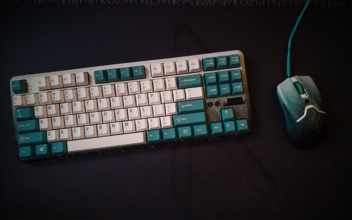 ✨SORTEO✨

Bundle personalizado BLACK ICE‼️

Requisitos:
👥Follow <a href="/CanaryRam_/">Aleig Rives</a> y <a href="/keebary1/">Keebary®</a> 
🔁RT a este tweet
🗣Menciona a ☝️ amigo que se haría un 1v4 y a ☝️amigo que wiffea kills por la espalda. No digas quién es quién 😈

Tenéis hasta el 30/6 para participar. Mucha suerte🍀