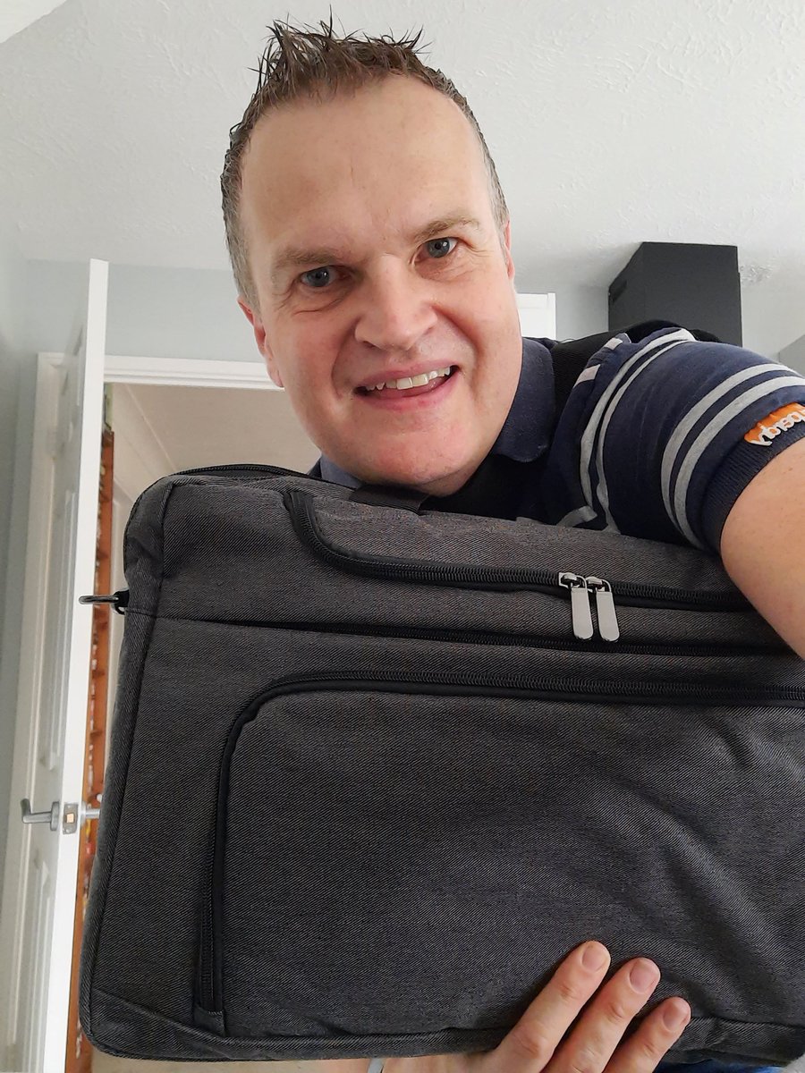 bolton_jinks's tweet photo. For Father's Day, my family kindly gave me a new laptop case, ready for starting my new job tomorrow. Wish me luck! ๐๐ #fathersdaygift #offtopasturesnew #MATEP https://t.co/eL2ILxcLcE