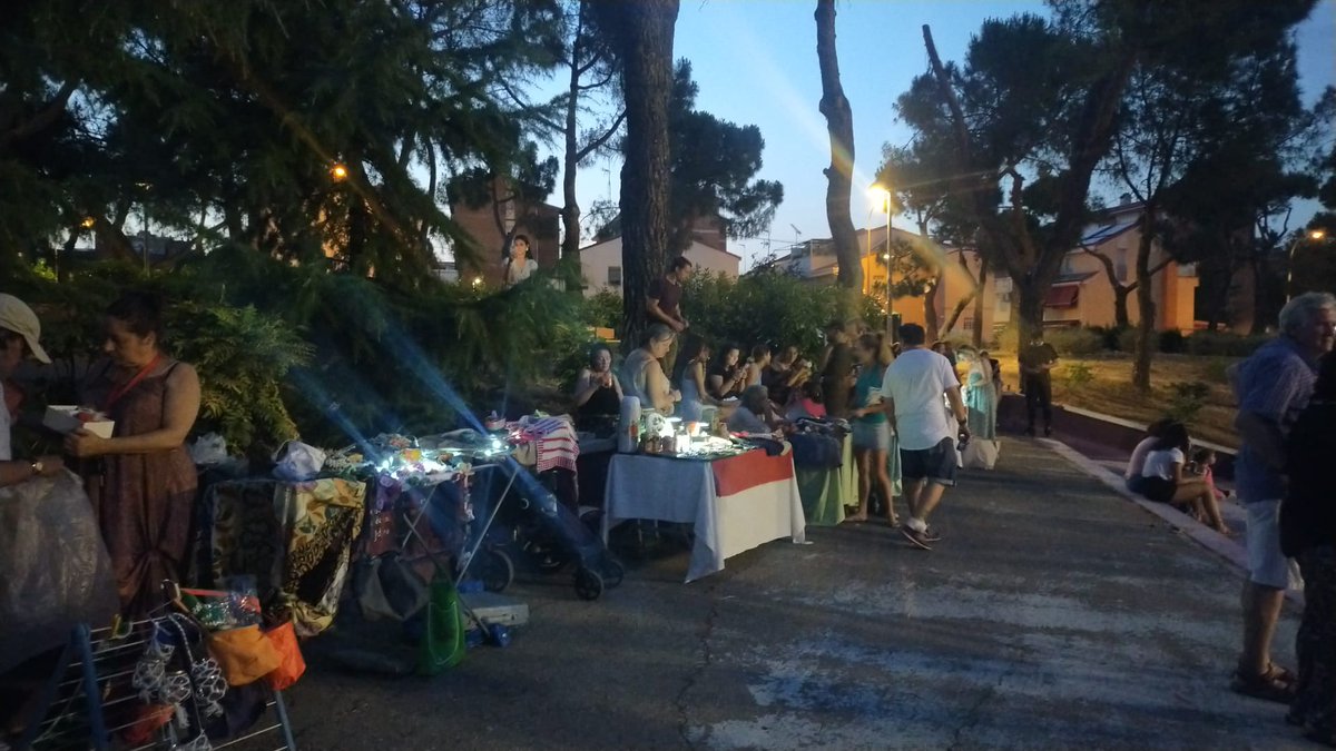 soci_manoteras's tweet photo. Ayer, finalmente, pudimos celebrar nuestras #FiestasdeManoteras22 y el #25Aniversario de @animacionesTTT con nuestras gentes y visitantes
Y la gran noticia es que
‼️hubo luz en las canchas‼️
gestión que agradecemos a @SerranoAlbertoP y JL Carrasco Cajide (Jefe del Dpto Deportes) https://t.co/m6hBjascDC