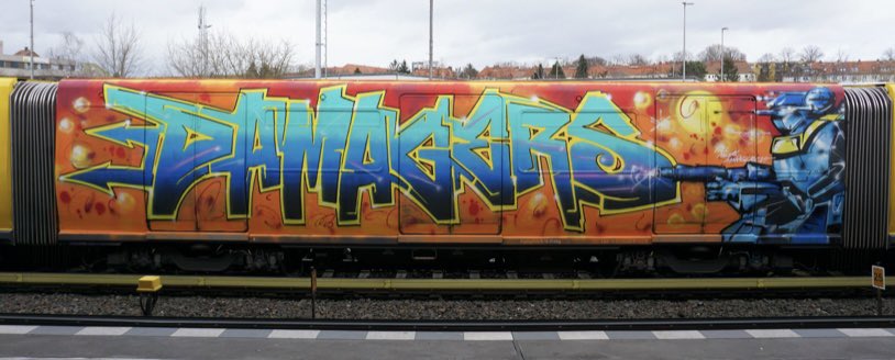 doeleano's tweet photo. #DAMAGERS #Graffiti #Wholecar https://t.co/Gb2gr7N1Dw