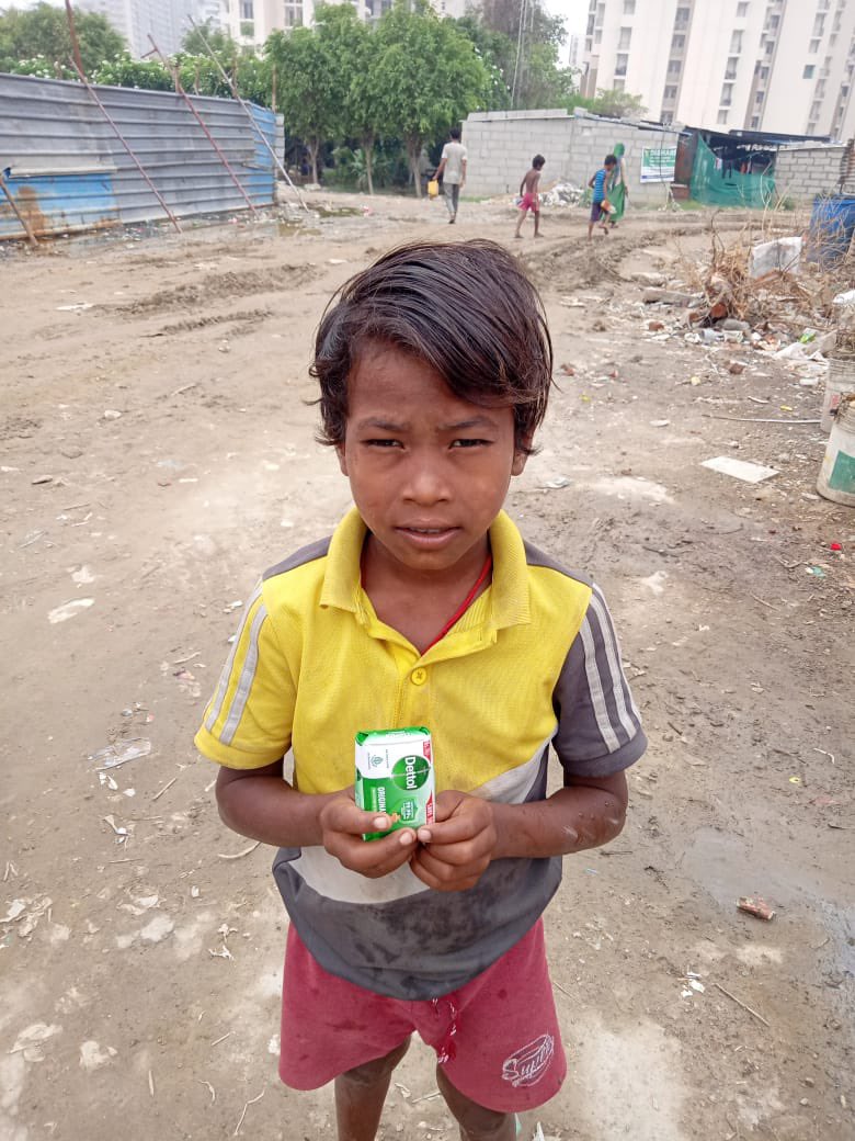rashmip1's tweet photo. Happy Father’s day! @EMCT19 team celebrated with #underprivilege kids and made awareness for personal hygiene, distribution personal hygiene stuff. @DettolIndia @PypAyurved @AlmondDrops @myogioffice @DhirendraGBN #savechild #FathersDay #FathersDay2022 https://t.co/kI2BsoTSIu