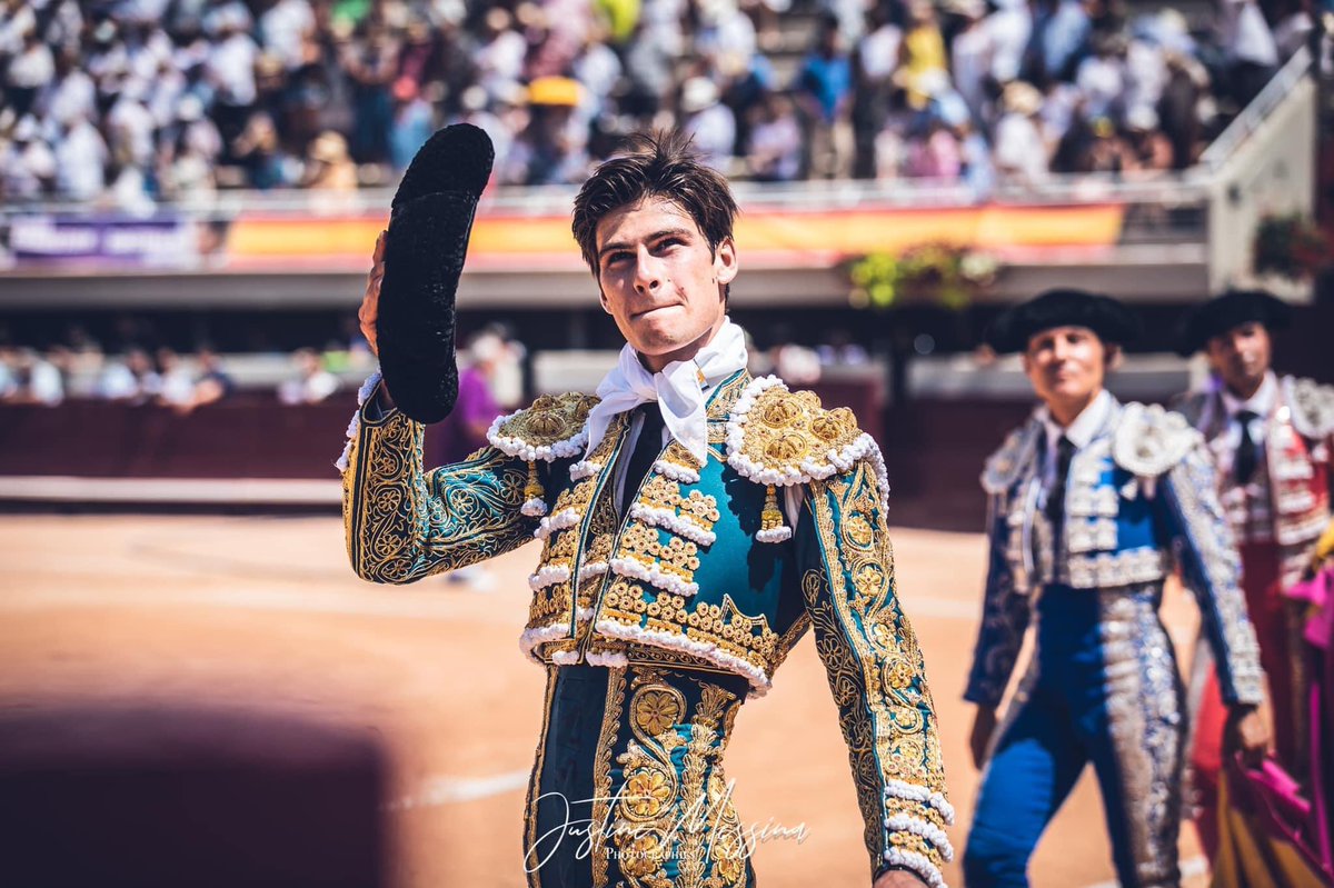 #Live 
🇪🇸 En Istres, El Rafi corta una oreja a su primer toro de Fernay tras una faena del lado derecho y una estocada entera. 
📸 <a href="/Justine_Messina/">Justine Messina</a>