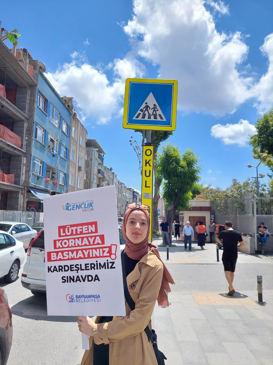 Sınavın 2. Gününde dışarısı yine Gençlik Meclisimize emanetti. 

Yavrularımız sınavdayken dışarıdaki gürültüyü en aza indiren Gençlik Meclisimizi <a href="/BPasaGencMeclis/">Bayrampaşa Belediyesi Gençlik Meclisi</a> kutlarım. Harikasınız Çocuklar 👏🏻