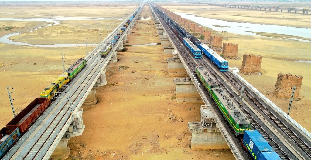 imsbk163's tweet photo. This is a most extraordinary capture - five freight trains - three of #IndianRailways on the right and two of @dfccil_india over the Sone river bridge somewhere on the Eastern Dedicated Freight Corridor! https://t.co/SFwCbihtzn