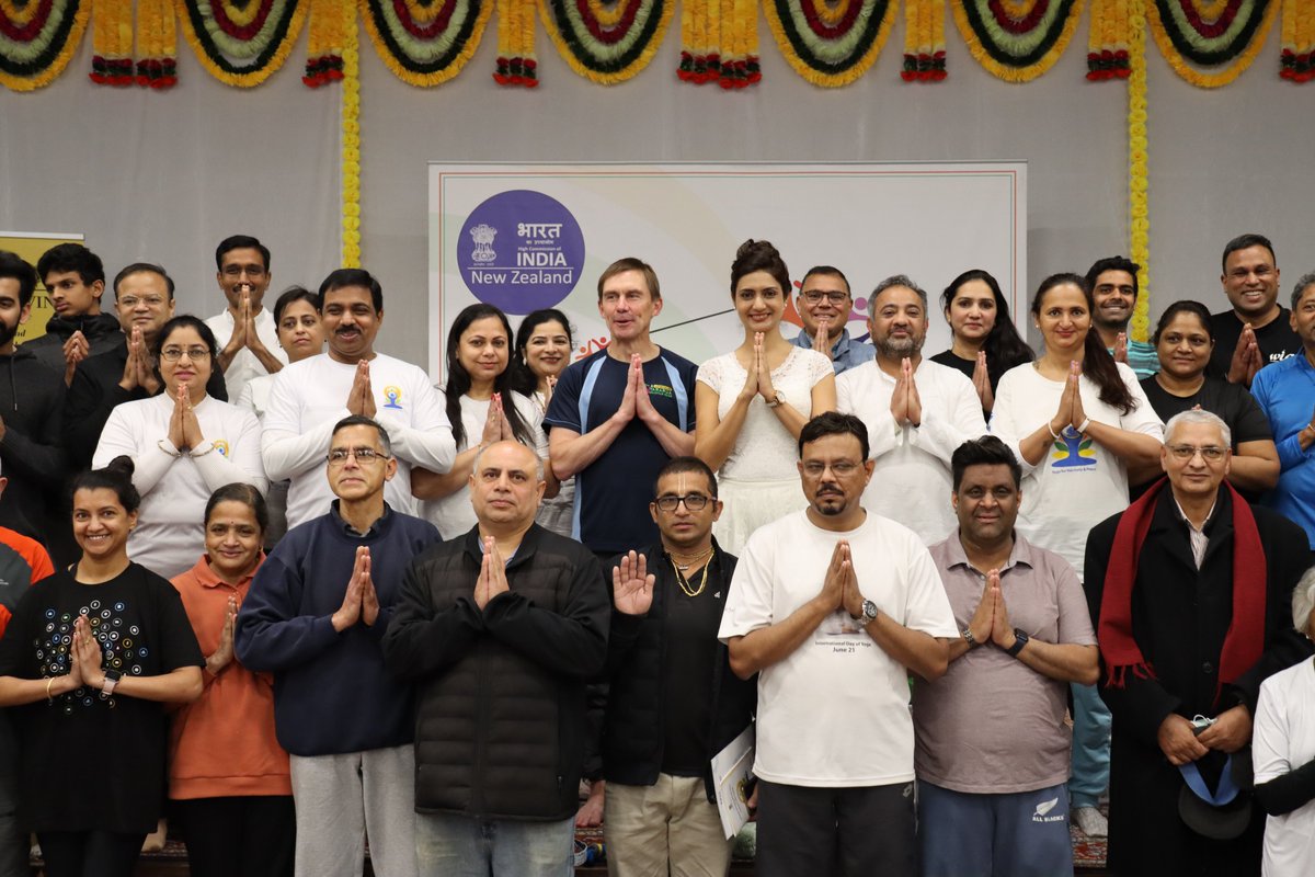 #YogaForHumanity #YogaDay #yogaday2022 #AmritMahotsav High Commission of India celebrated IDY2022 at its new Chancery premises on 19 June 2022. His Worship @MayorOfWelly graced the occasion. @MukteshPardeshi @iccr_hq @MEAIndia @moayush @IndianDiplomacy @BhavDhillonnz @PIB_India