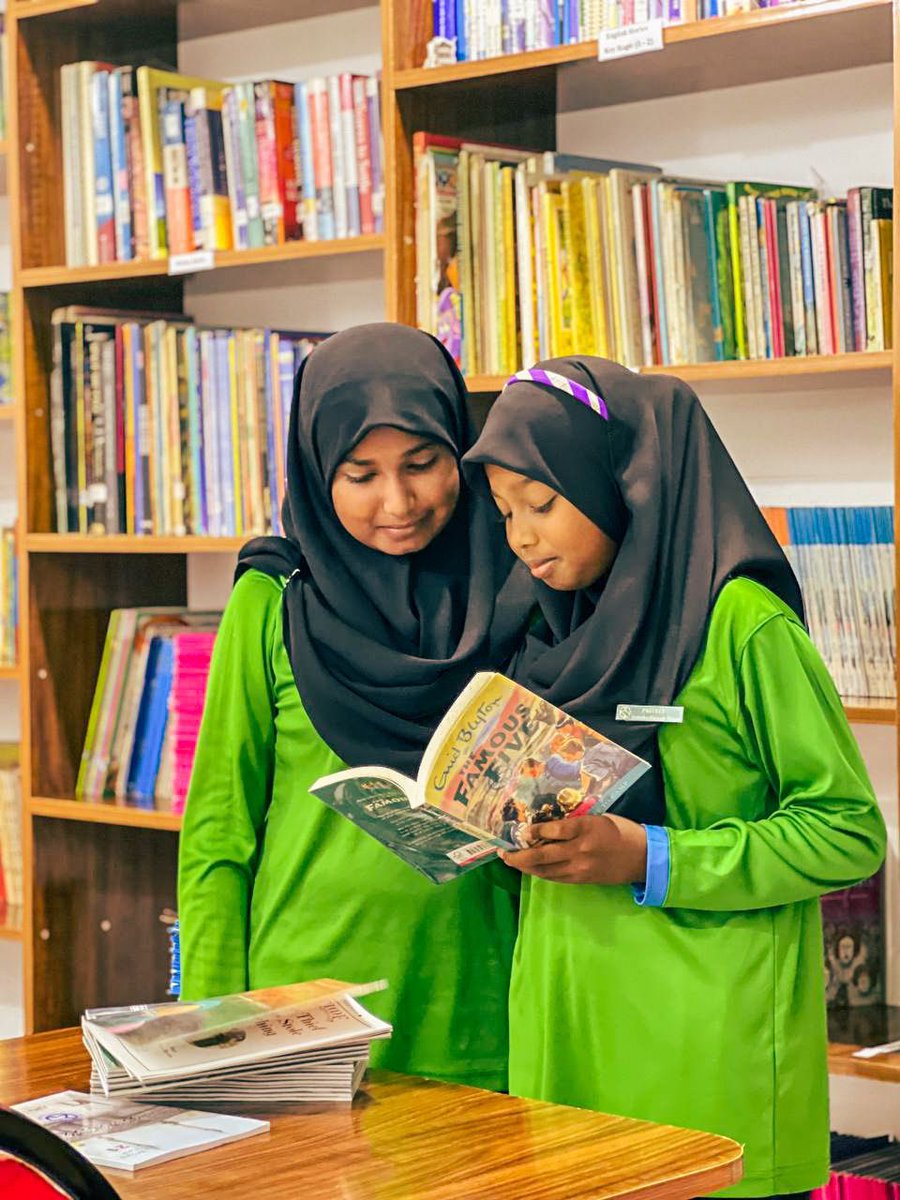 bankofmaldives's tweet photo. Shaviyani Bilehffahi School develops their School Library through our Community Fund! 📚

With the upgrade, the library now has an additional 700 books, new bookshelves as well as chairs and tables providing the students a better learning environment. https://t.co/HCP547qecV