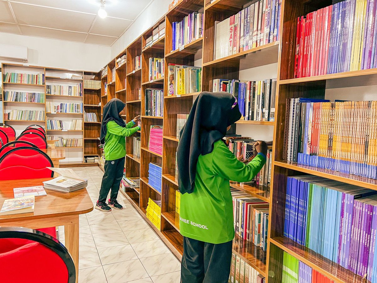 bankofmaldives's tweet photo. Shaviyani Bilehffahi School develops their School Library through our Community Fund! 📚

With the upgrade, the library now has an additional 700 books, new bookshelves as well as chairs and tables providing the students a better learning environment. https://t.co/HCP547qecV