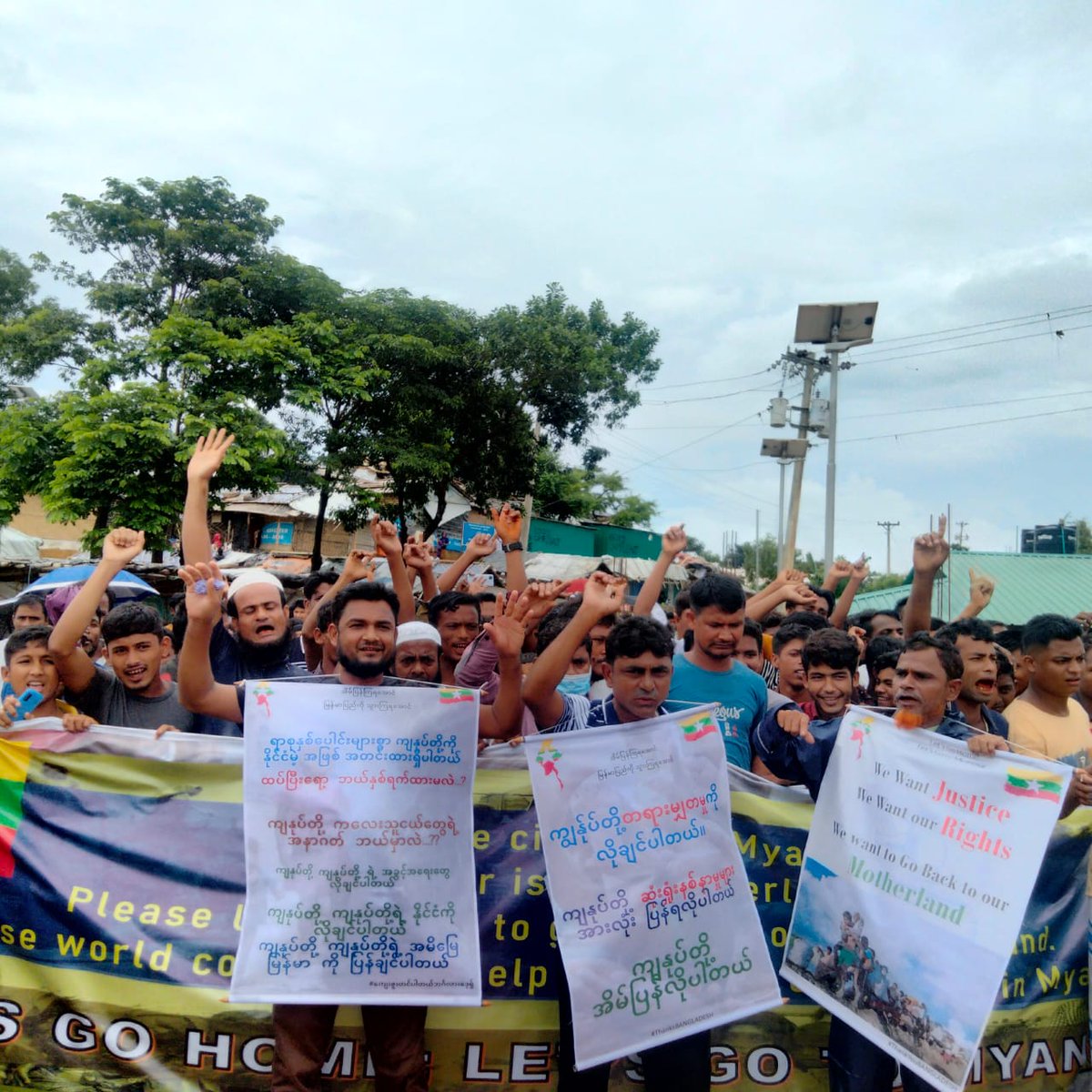 TechnicalShabb3's tweet photo. Rohingya are protesting in all camps in Bangladesh with the following 7 demands
#GoHome https://t.co/MEmJSxHner