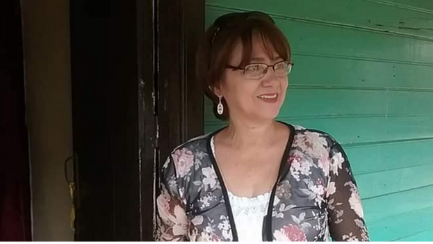 14ymedio's tweet photo. Las autoridades cubanas #impiden a las #madres de dos presos del 11J #abordar un #vuelo a Madrid👉Liset Fonseca y Marta Perdomo supieron que estaban 'reguladas' cuando ya habían facturado su equipaje https://t.co/VR3fySLl7k https://t.co/dvHAVVmfFj
