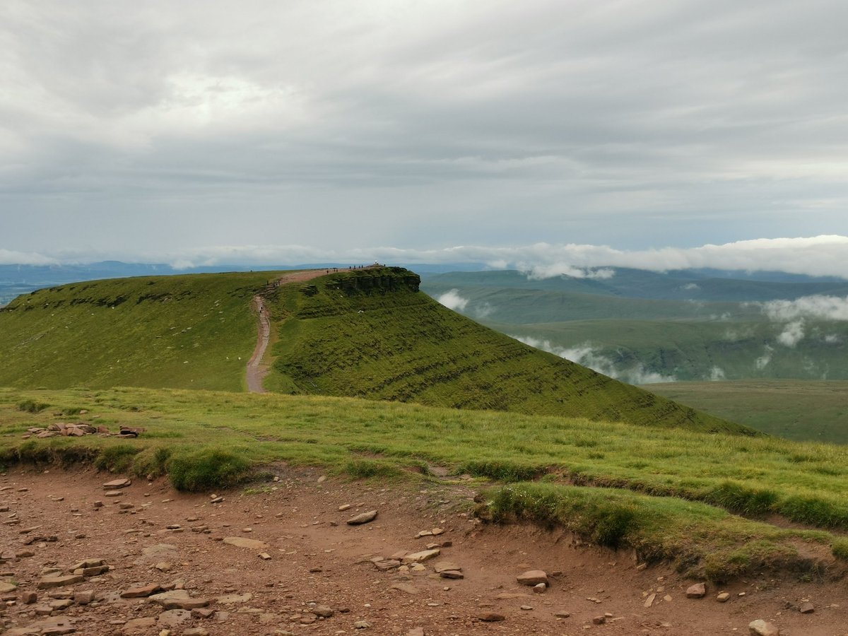 MindyTimney's tweet image. Fantastic day yesterday with @TSFEevents for my first Fan Dance, huge thank you to all the staff/marshalls for the organisation, encouragement and cheers throughout in the mist, cold, wind and rain! It didn't feel like summer! #PenYFan #fandance #breconbeacons #standbyestandbye