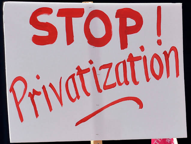 BSPYINDIA's tweet image. पढ़ने लगे तो सरकारी संस्थान बंद करने लग गए!
नौकरी लगने लगी तो,निजीकरण करने लगे,बस तरीका बदला है,किन्तु शोषण अभी भी जारी है!! @bspindia @BSPYIndia
#जय_भीम  
#StopPrivatizingIndia 
#StopPrivatization_SaveGovtJob