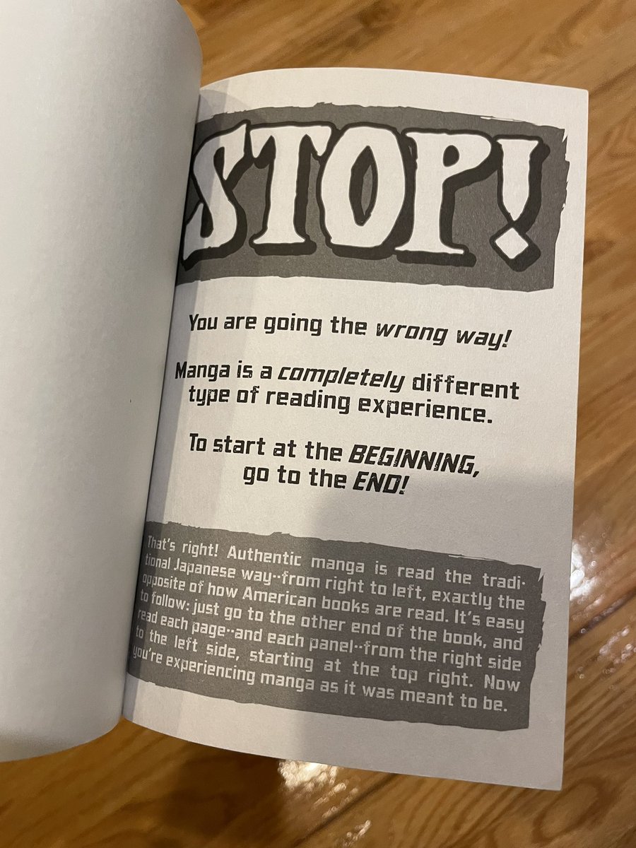 W2NXTENGCafe's tweet photo. 漫画がなかなか欧米で浸透しない理由の一つに逆方向にページを捲らないといけないという違和感もある気がしますよね、、最後のページには大抵こんな注意書きが💦 https://t.co/EGIR6iXktQ