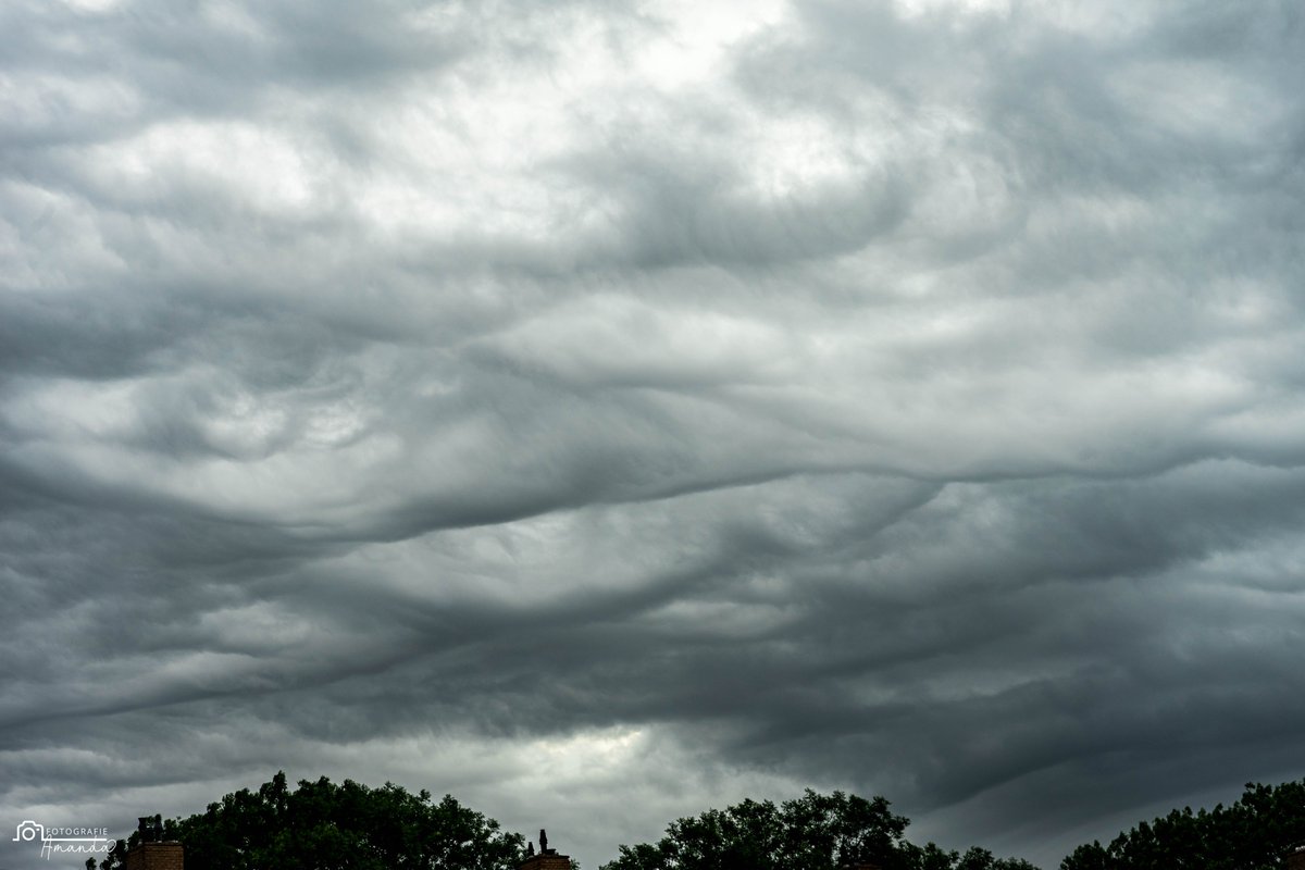 Asperitas, 'ET' is on it's way 😱
Love these wavy structures.

Spijkenisse NL, 19.06.22, 06.47
