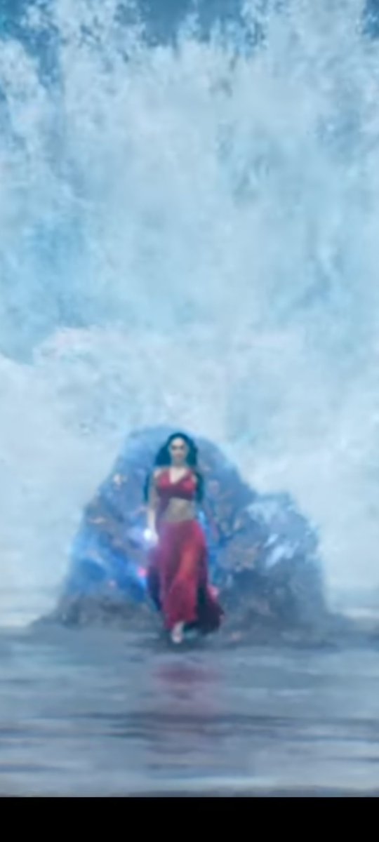 seeuatthemovie's tweet photo. Well we know who it is now 😍 #BrahmastraTrailer https://t.co/lQPbsks6YM