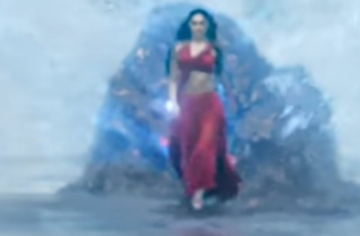 seeuatthemovie's tweet photo. Well we know who it is now 😍 #BrahmastraTrailer https://t.co/lQPbsks6YM
