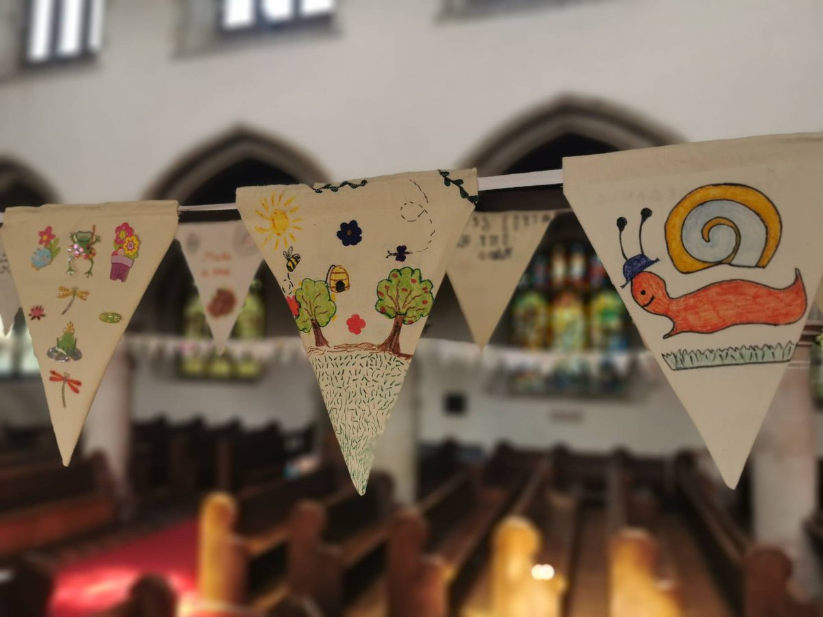 It's the end of #MensHealthWeek. Two of our #EcoBunting pennants talk about gardens/gardening. It's a great way to promote physical &amp; mental health. #EcoChurch #environment #communityproject <a href="/MessyChurchInHx/">MessyChurchInHornchurch</a> <a href="/OperationNoah/">Operation Noah</a> <a href="/GWandShows/">BBC Gardeners World</a> <a href="/chelmsdio/">Chelmsford Diocese</a>