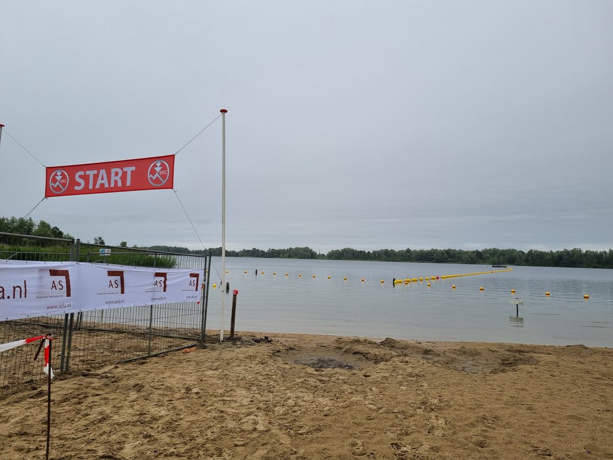 Vandaag vind de A&amp;S Sprinttriatlon plaats in ons dorp met een zwemparcours, hardloopparcours en fietsparcours. Vanmiddag zijn hierdoor verschillende afsluitingen!