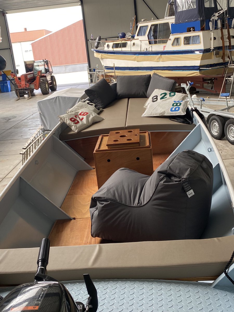 MJB0405's tweet photo. Na 6 maanden klussen onze #Vlet te water https://t.co/bOJUSUaqFG