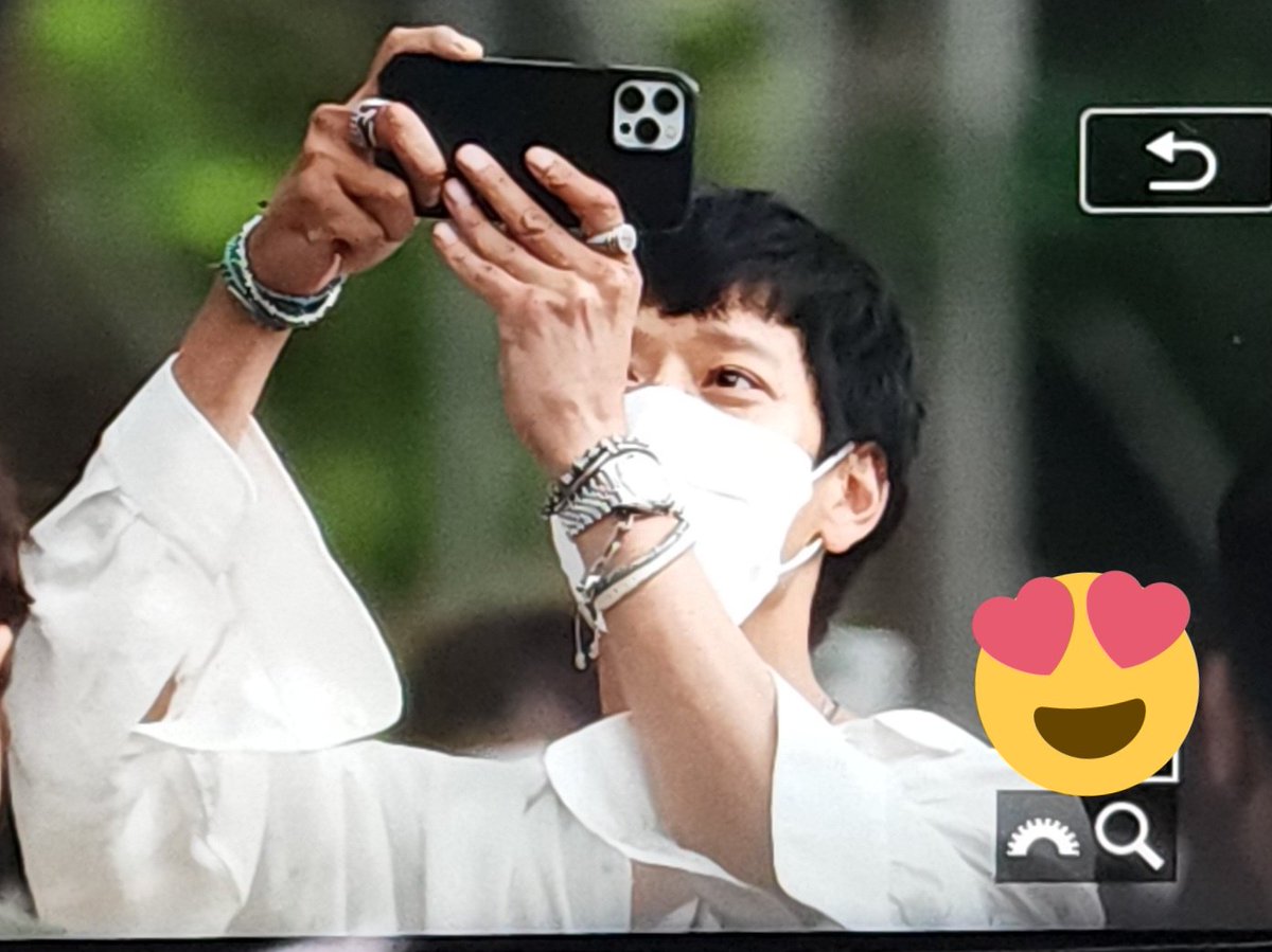 Nana_iro_o's tweet photo. 220619  #브로커 롯데시네마 김포공항 
 #강동원  퇴근길 
역시 프리뷰는 어렵 😭😭 https://t.co/WQqX5VSsfw