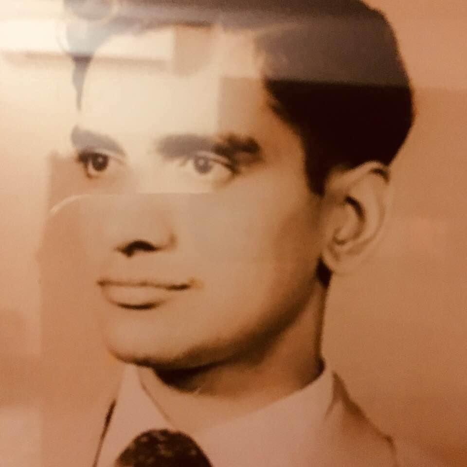 SudhaSadhanand's tweet photo. #SelfieWithFather @IndiaAheadNews he was and is a star now. Can’t reach the skies for selfie, but I am a twinkle in his eye. https://t.co/iK71NHpftg
