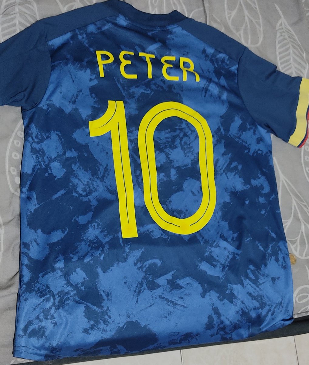 petercamachoc's tweet photo. 💙💛¿Ya tiene listo el atuendo para mañana? Familia #Rodolfista en toda Colombia no olviden ponerse la camiseta para el partido que nos jugamos mañana,agradezco infinitamente a @adidasCO por este regalo tan hermoso que voy a enmarcar y atesorar toda la vida.💛💙❤️ 🇨🇴 https://t.co/AS5X0bxNwO