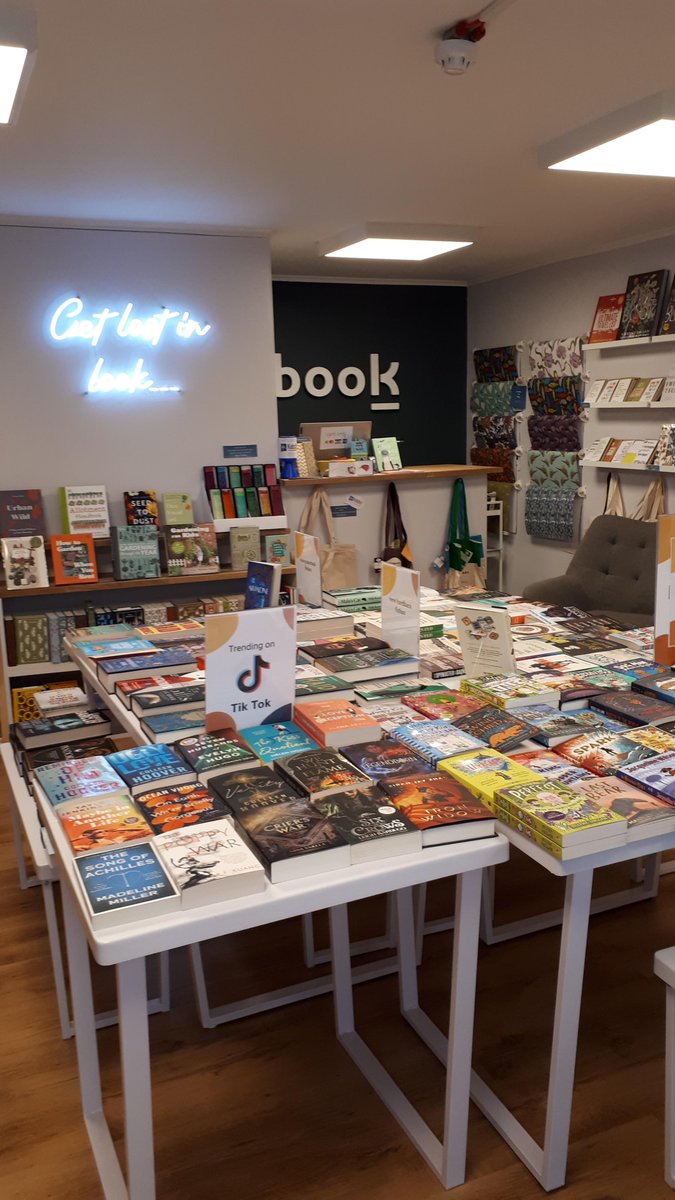 publishing_cat's tweet photo. Day 2 of our shop tour for #IndieBookshopWeek takes us to Leighton Buzzard. Meet @BuzzardBook who opened in 2021. Pop over to our instagram stories to see more! https://t.co/1um6X9C6gd