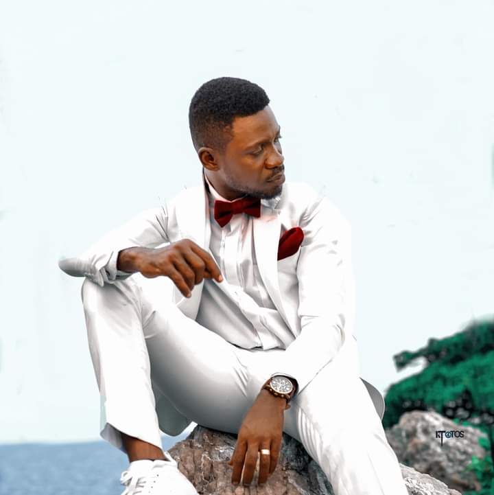 FDiehards's tweet photo. President @HEBobiwine please you are shaking our relationships.😂 This is enough taata. https://t.co/PbF56biUwY