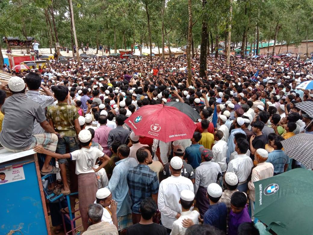Mrkaisayr's tweet photo. Rohingya refugees are demanding urgent repatriation. No more refugee life. Their rights must be ensured. 

 #GoHomeCampaign https://t.co/MkZGTQXCdD