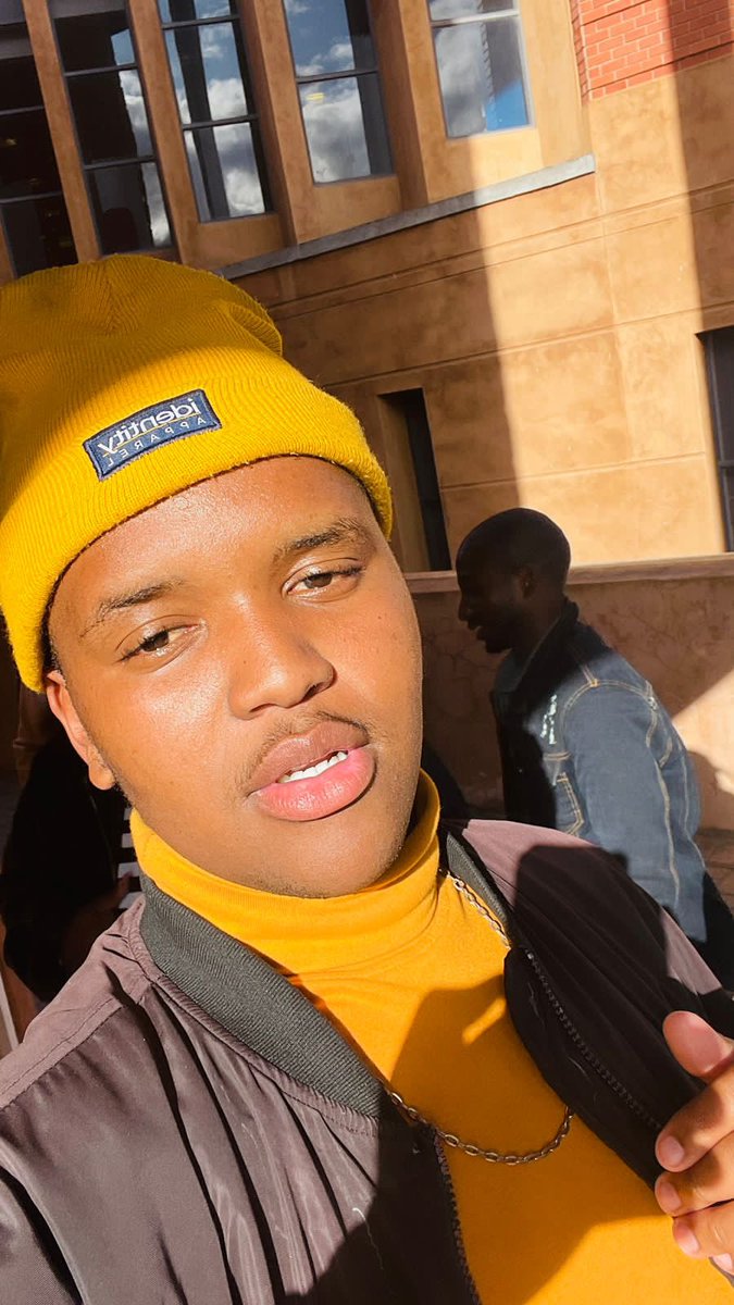 Another Sunday, and a reminder of my singleness.
#uMjoloWithAzola <a href="/mlota_azola/">.</a>