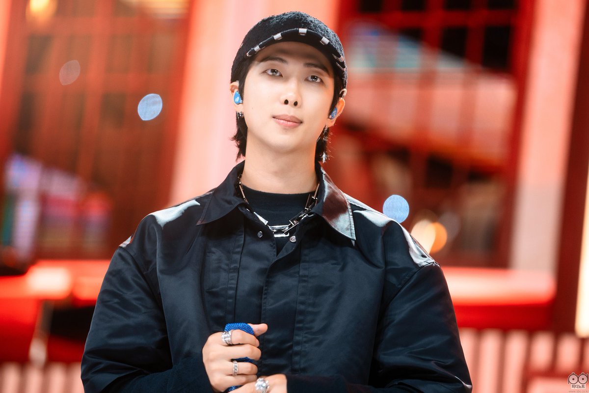 BangtanBoysTur's tweet photo. [📸]

SBS Inkigayo - For Youth + Yet To Come | Kim Namjoon 

https://t.co/cJCEf2rtnl…
#BTS  #방탄소년단  @BTS_twt https://t.co/RF9wn7eIHM