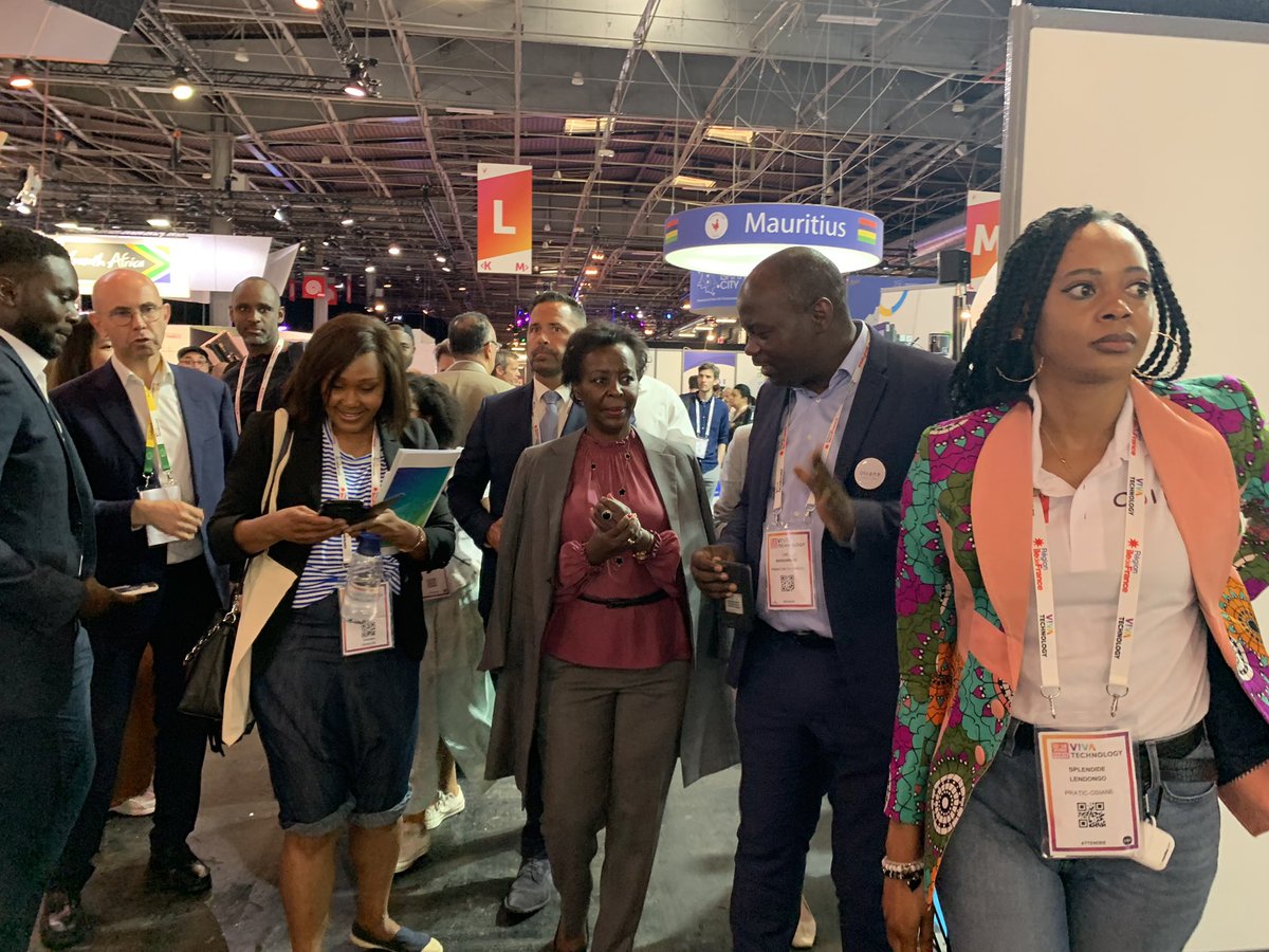 La République du Congo a été honorablement représentée au Salon <a href="/VivaTech/">VivaTech</a> par le biais de  <a href="/OsianeCg/">Osianecg</a> avec la participation de 4 startups lauréates du challenge #VISO de la 6ème édition du salon <a href="/OsianeCg/">Osianecg</a>,dont
@nokinokiservices <a href="/Tinda/">tinda</a> <a href="/HomeTech/">Hometech</a> <a href="/GreenTechAfrica/">GreenTechAfrica</a> <a href="/lucMissidimbazi/">Luc Missidimbazi</a>