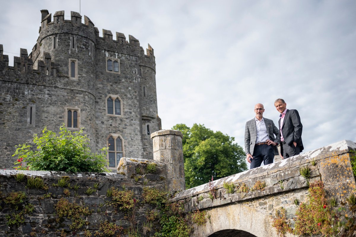 TimoneyLI's tweet photo. Reading a book you enjoy is so valuable. Getting to meet the author of the book and spend some time together discussing these ideas....priceless!
Thanks Arthur Brooks for sharing your wisdom with us this week at @TimoneyLI masterclass at @kilkeacastle
#happiness #Timoney https://t.co/uUrS7XaOko