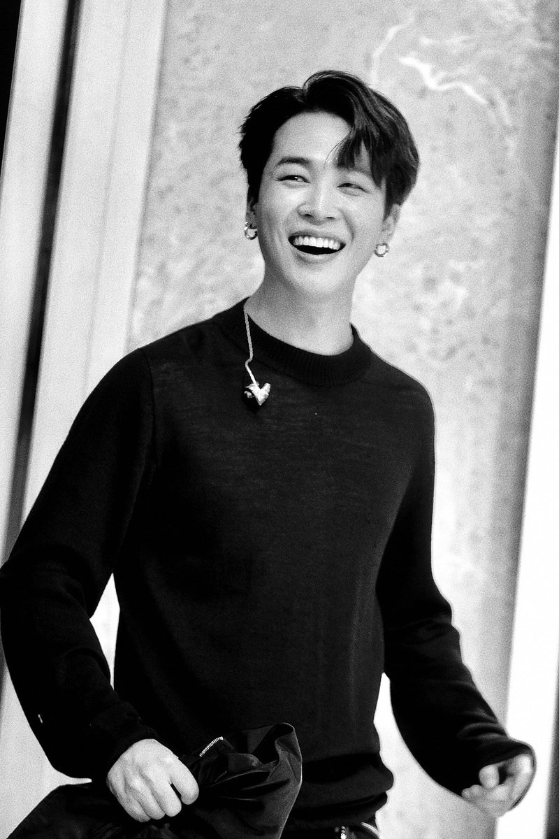 9596filter's tweet photo. 🖤 #JIMIN https://t.co/8v6TM8c8jx