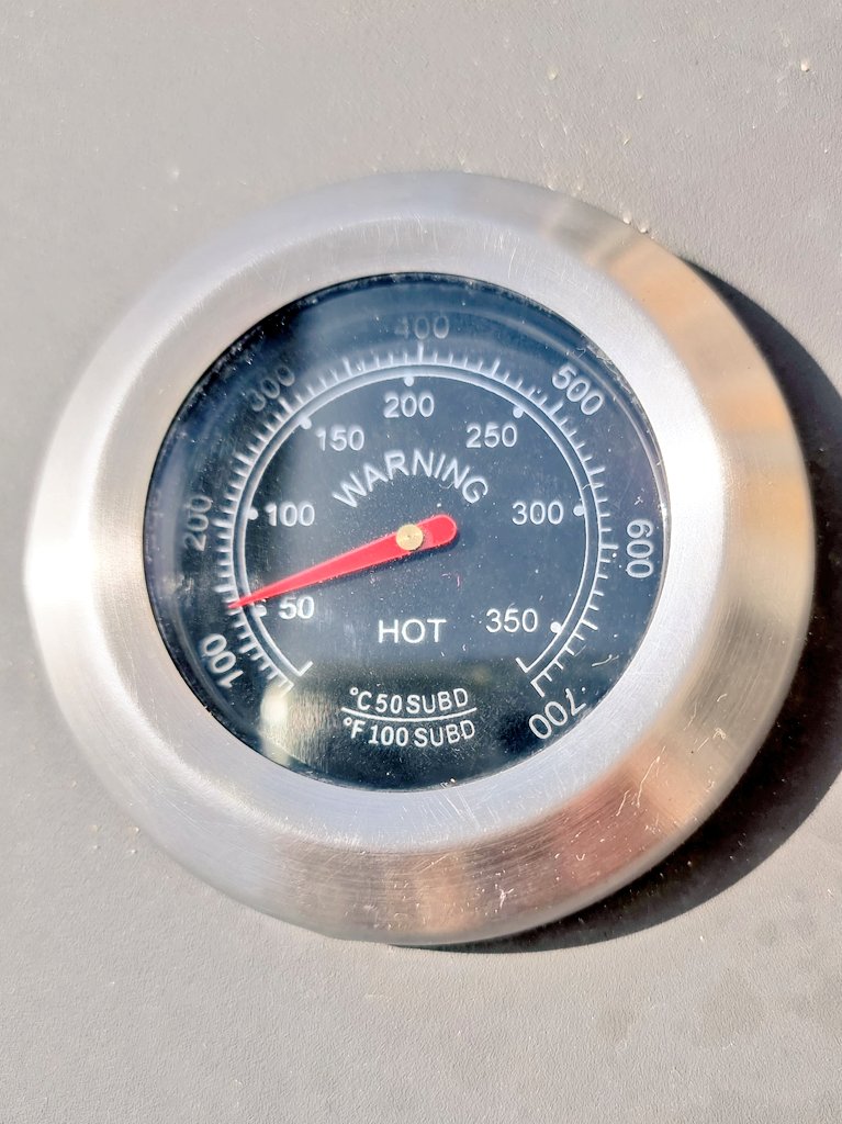 MattinBerlin's tweet photo. Der Grill wäre dann übrigens auch bereits für das niedrig Gegarte.... OHNE Kohle #grilltweet https://t.co/OE9CcGT7ri