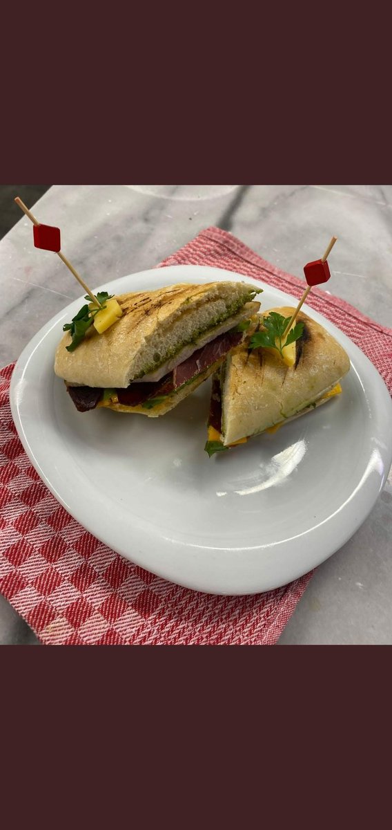 NomyaGastro's tweet photo. Arugula, Capicola Ham And Provolone Panino 🥳👨‍🍳 https://t.co/V7ztYKtLXY