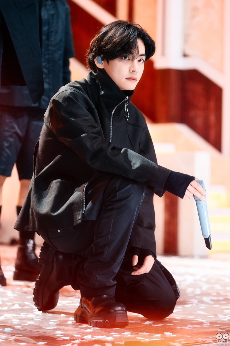 BangtanBoysTur's tweet photo. [📸]

SBS Inkigayo - For Youth + Yet To Come | Kim Taehyung 

https://t.co/cJCEf2rtnl…
#BTS   #방탄소년단   @BTS_twt https://t.co/861ksqcvtJ