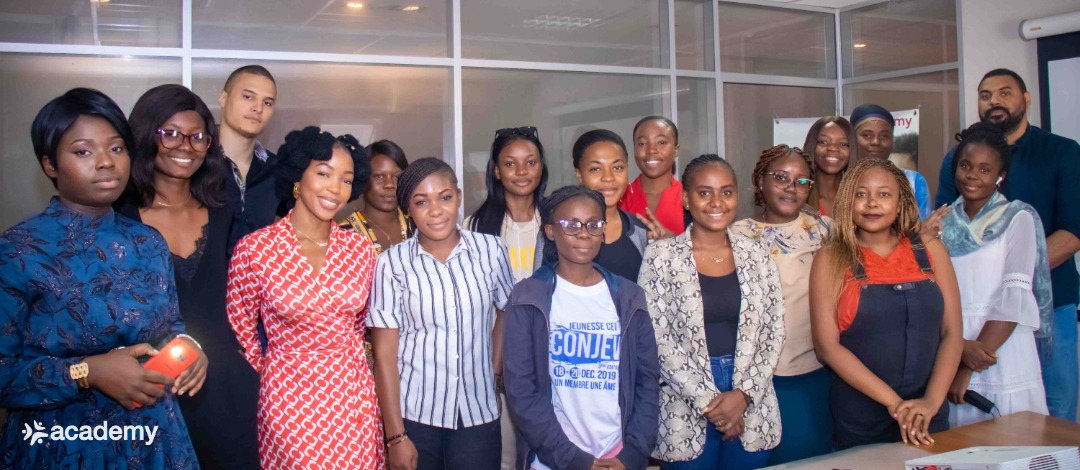 Former des négociatrices car le monde évolue avec les négociations. C'était l'objectif du 6ième module de formation du Great Lakes Women Leadership Initiative qui s'est tenu ce sam 18 juin 22. 
 
<a href="/NatUniv/">National University</a> #womenleadership #sodeicoacademy #LeadersTransform #nkelobantu #négociation