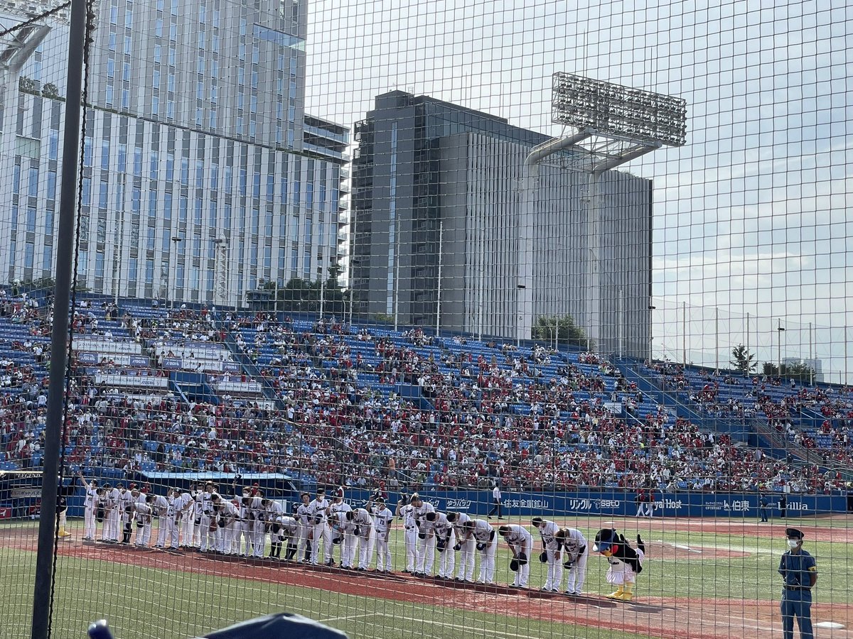 chemy00321's tweet photo. 現地すわほー！＼(^o^)／
スワクル石川さんユニ着て応燕していました🙏181勝目おめでとうございます♪
投打がかみあい、HRたくさん観られて傘ふりふりできて楽しかったです😆 https://t.co/JSR8EeYrHA