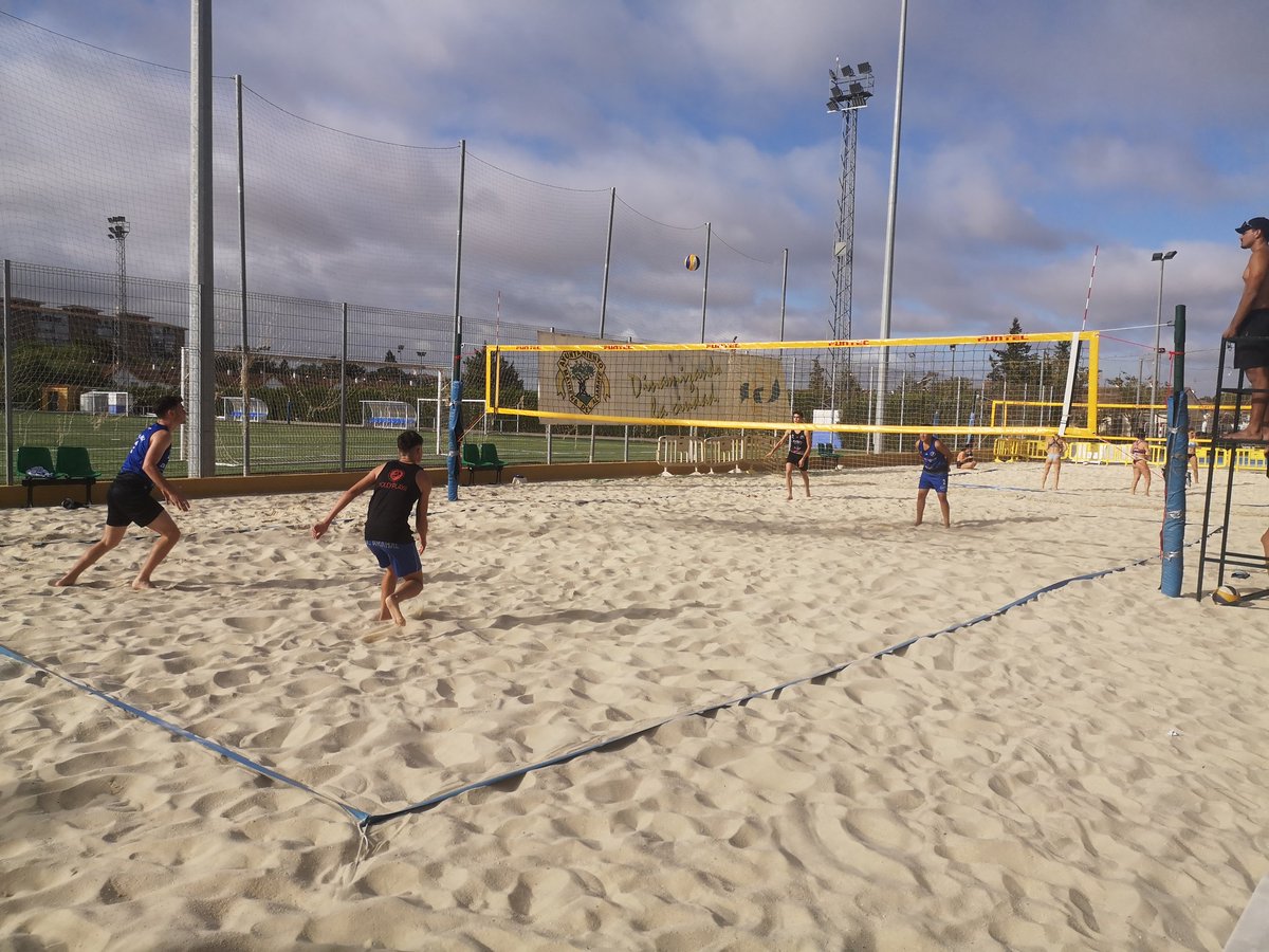 Mairenavoley's tweet photo. Hoy parejas 🔝 femeninas y masculinas, nacionales y Portuguesas, se dan cita en el XVII TORNEO de VOLEY-PLAYA de @mairenavoleypl1 de 09:00 a 23:00, pásate y disfruta de auténticos PARTIDAZOS!! 💪
#MairenaCiudadDelVoleyplaya
@MairenaAljarafe https://t.co/L48S0NV9M0